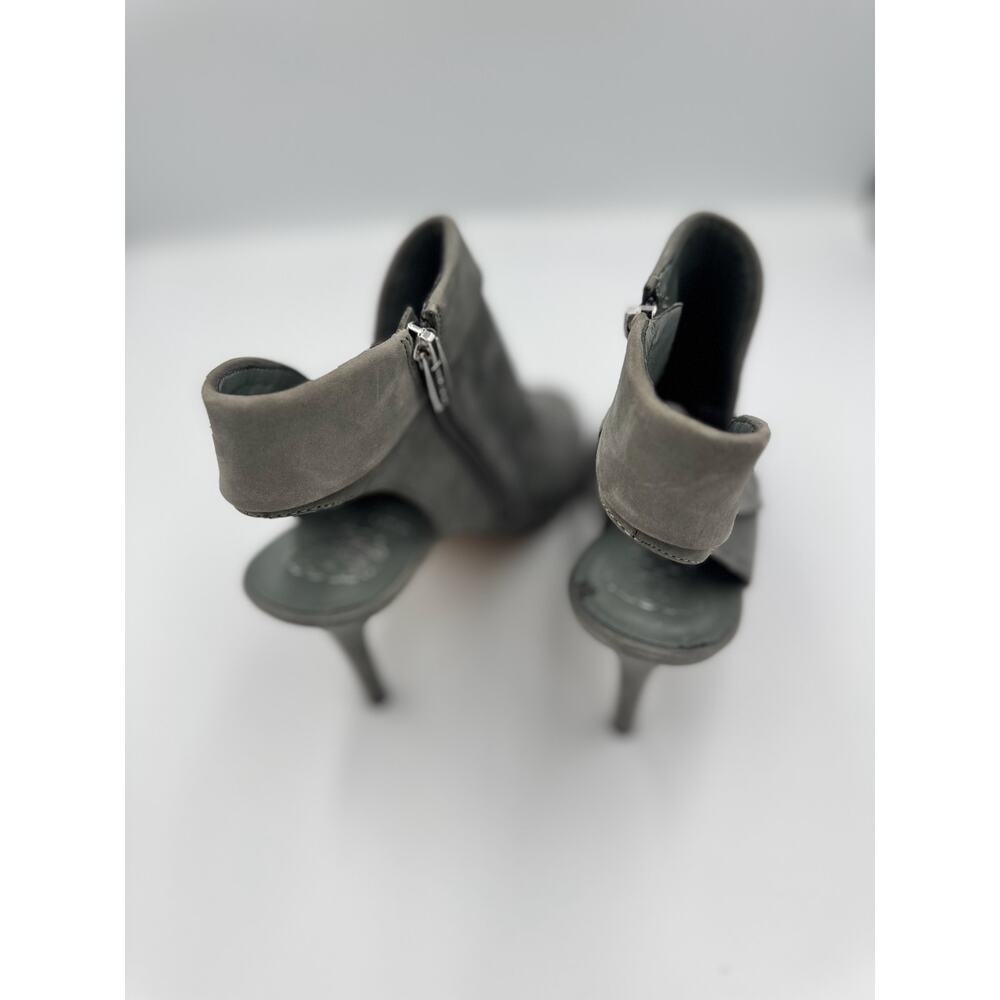 Vince Camuto Cholia Gray Suede Asymmetrical Peep Toe Sandal Bootie Heel Sz 10 - Picture 15 of 16